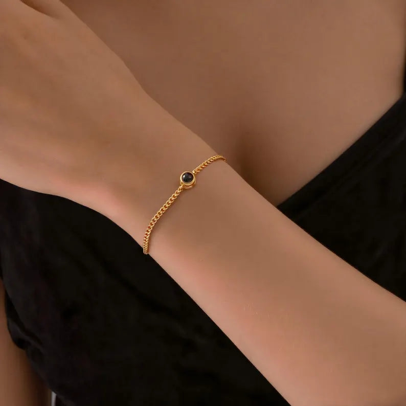 Personailzed photo projection bracelet with picture inside
